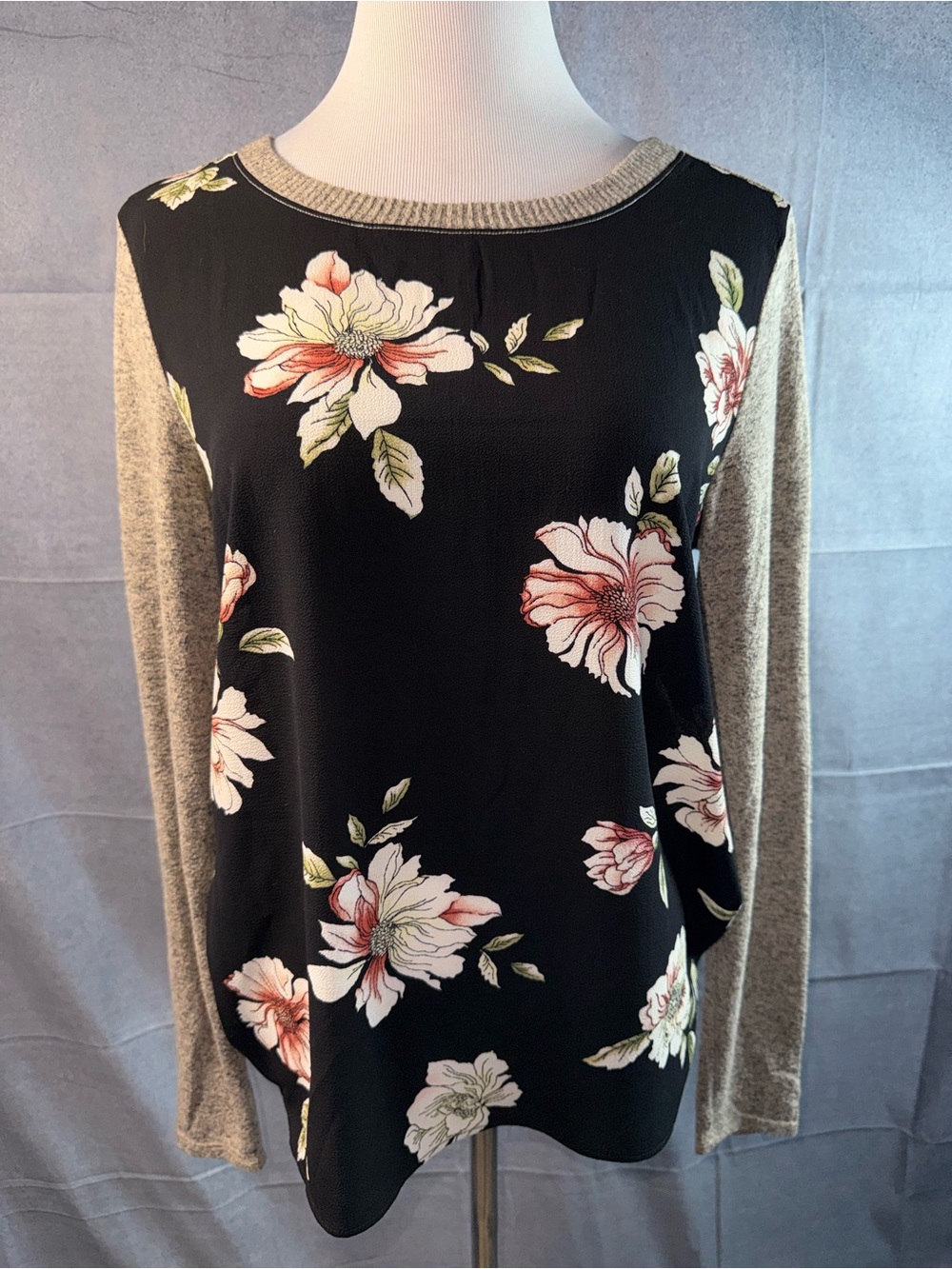 1613-Kaileigh Black Floral Long-Sleeve Top Dress with Gray Sleeves
